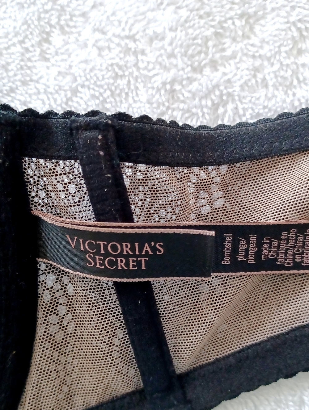 Victoria's Secret Black Lace Push-Up Bra with Nude Lining - Picture 15 of 16